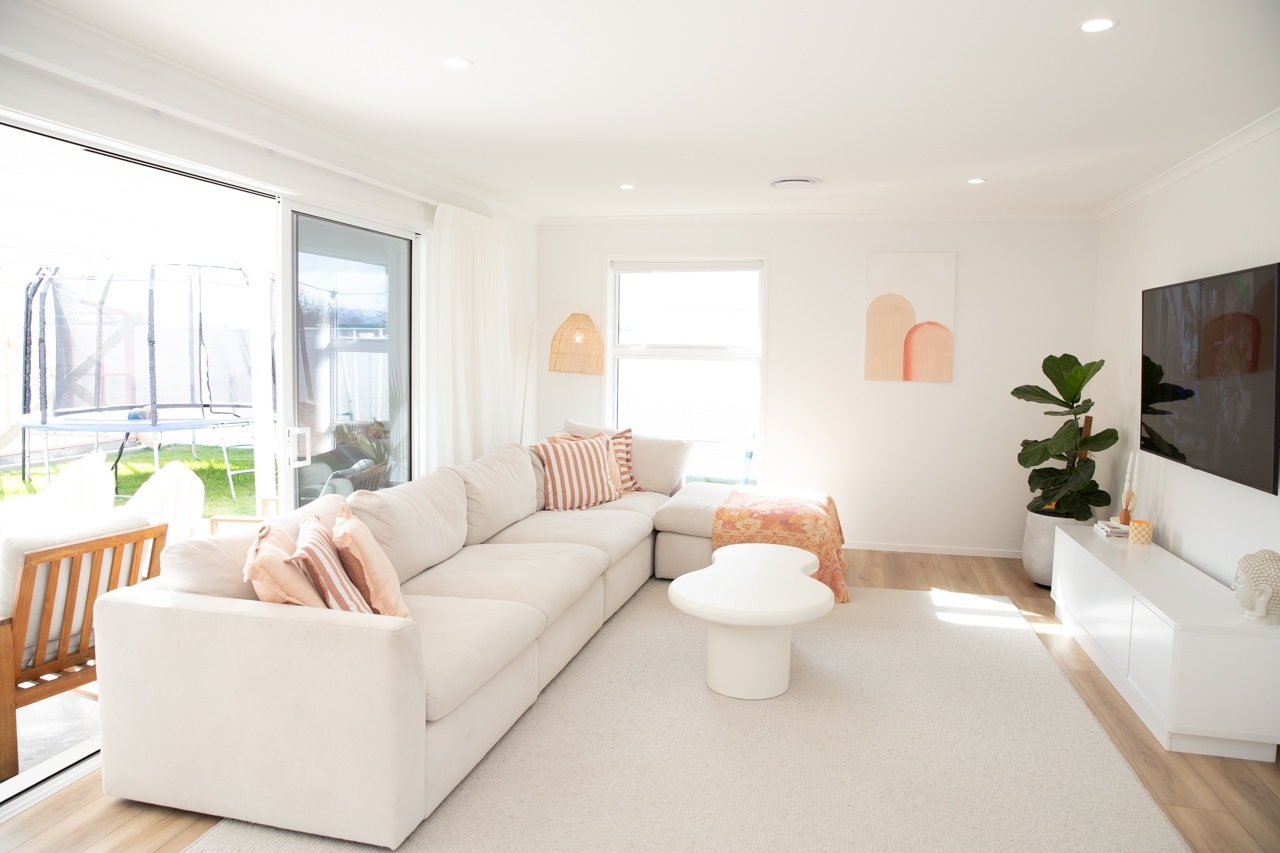 https://www.generation.co.nz/assets/default/images/showHomeImages/Bay-of-Plenty/Hamuera-Brooky-and-Gabrielle-Gifford_58-Peakedale-Drive-Matamata_living.jpg